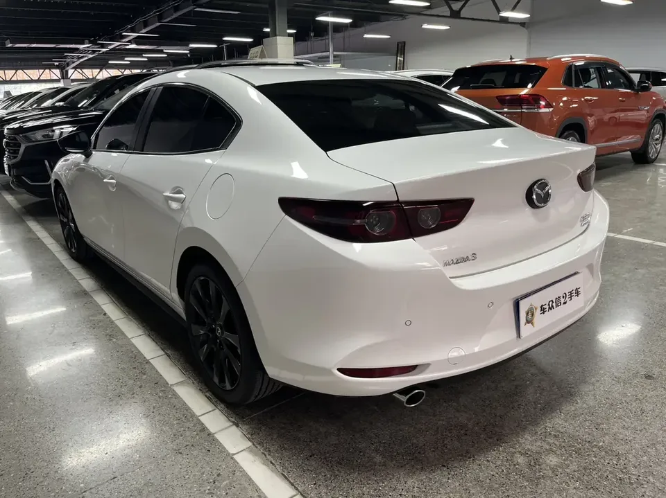 Mazda Axela Mazda3 Angkesela 2023 2.0L Automatic Elegant Edition 2023 — thumbnail 3