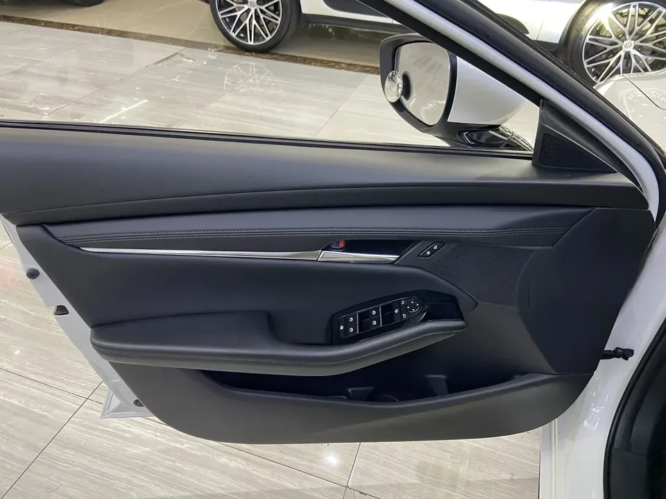 Mazda Axela Mazda3 Angkesela 2021 2.0L Automatic Elegant Edition 2022 — thumbnail 4