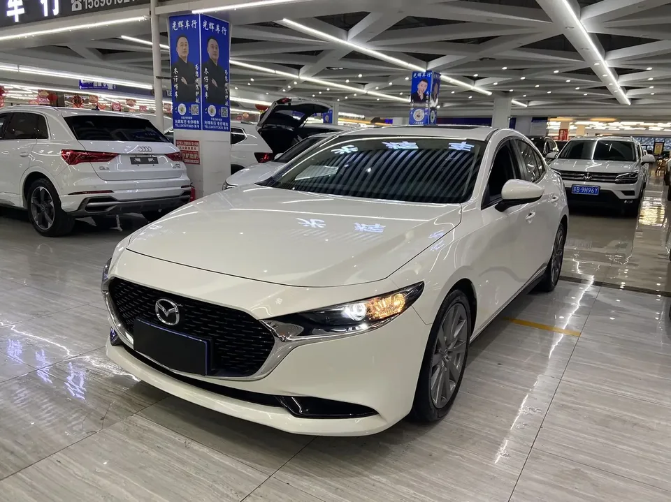 Mazda Axela Mazda3 Angkesela 2021 2.0L Automatic Elegant Edition 2022 — photo 1, buy with delivery to Moscow