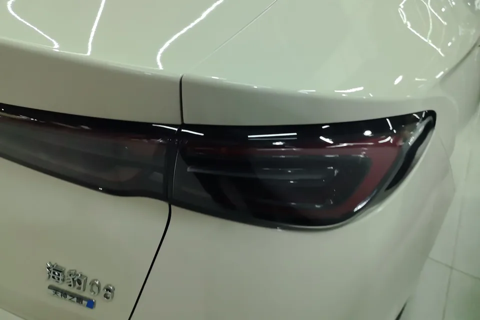 BYD Seal 06DM Seal 06DM 2025 DM-i 120KM Premium Edition 2025 — миниатюра 2