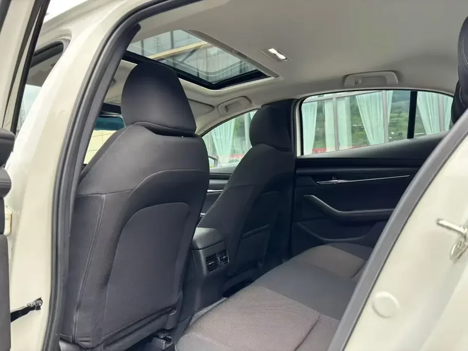 Mazda Axela Mazda3 Angkesela 2023 2.0L Automatic Quality Edition 2025 — thumbnail 3