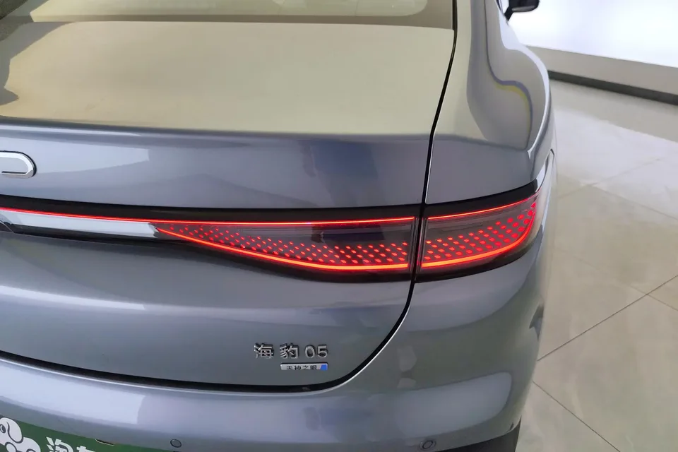 BYD Seal 05DM Seal 05DM 2025 DM-i 120KM flagship version 2025 — thumbnail 2