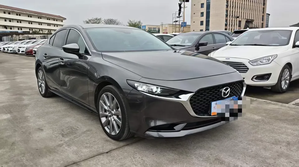 Mazda Axela Mazda3 Angkesela 2023 2.0L Automatic Elegant Edition 2025 — thumbnail 3