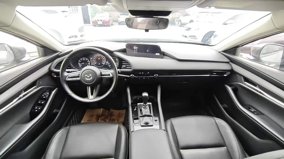 Mazda Axela Mazda3 Angkesela 2023 2.0L Automatic Elegant Edition 2025 — thumbnail 4