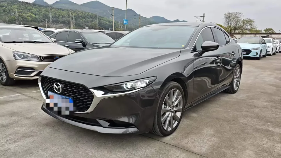 Mazda Axela Mazda3 Angkesela 2023 2.0L Automatic Elegant Edition 2025 — photo 1, buy with delivery to Moscow