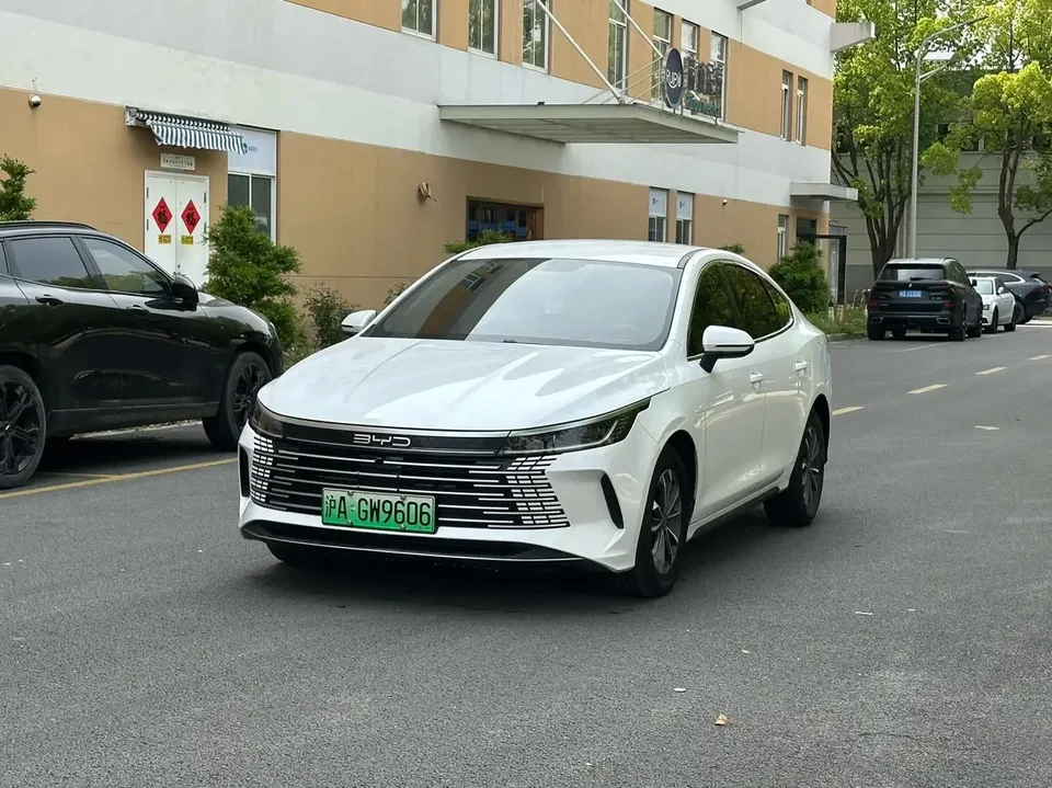 BYD Destroyer 05 Destroyer 05 2023 DM-i Champion Edition 55KM Deluxe 2023 — photo 1, buy with delivery to Moscow