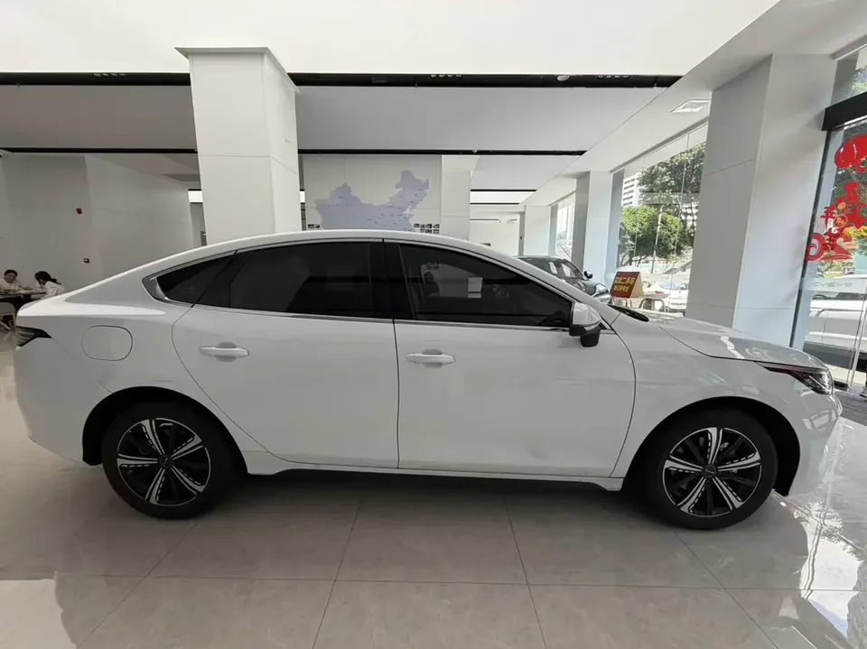BYD Destroyer 05 Destroyer 05 2024 Honor Edition DM-i 120KM Deluxe 2024 — thumbnail 2