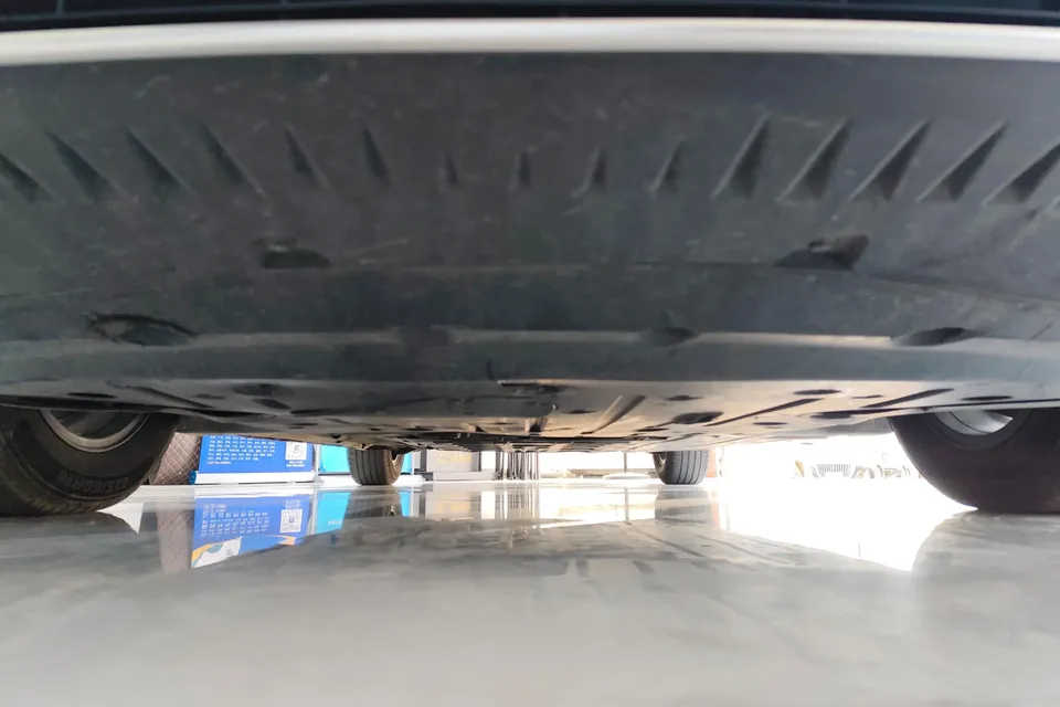 BYD Qin L DM Qin L DM 2025 Intelligent Driving Edition DM-i 80KM Leading Edition 2025 — миниатюра 2