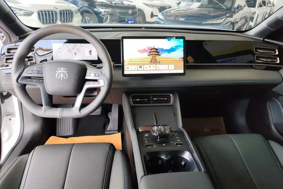 BYD Qin L DM Qin L DM 2025 Intelligent Driving Edition DM-i 80KM Leading Edition 2025 — миниатюра 4