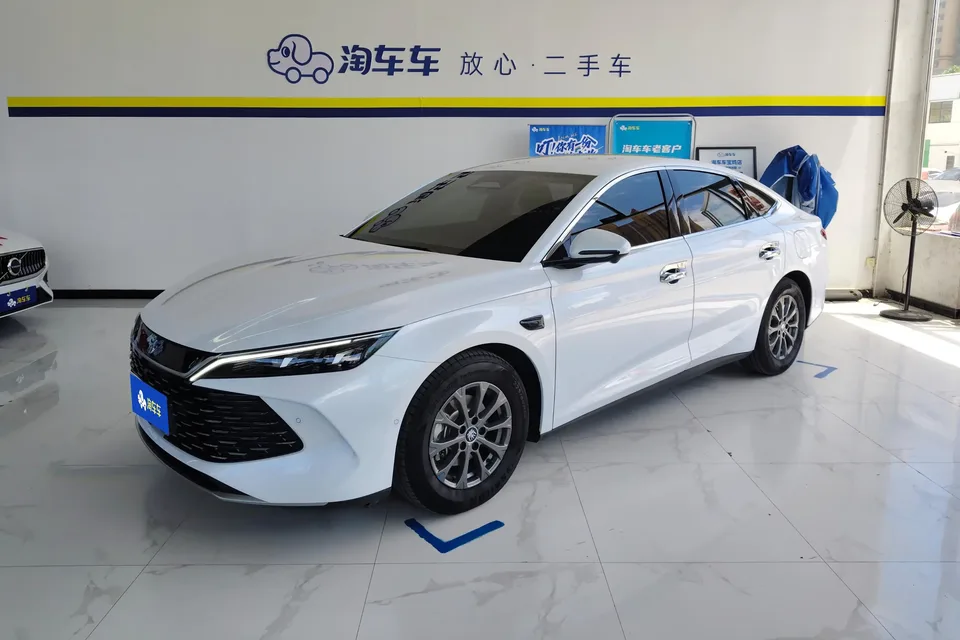 BYD Qin L DM Qin L DM 2025 Intelligent Driving Edition DM-i 80KM Leading Edition 2025 — фото 1, купить с доставкой в Москву