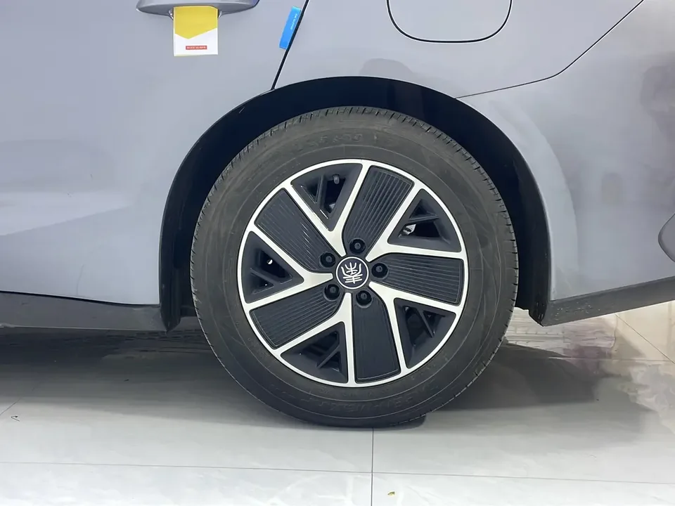 BYD Qin L DM Qin L DM 2025 Intelligent Driving Edition DM-i 120KM Leading Edition 2025 — thumbnail 3