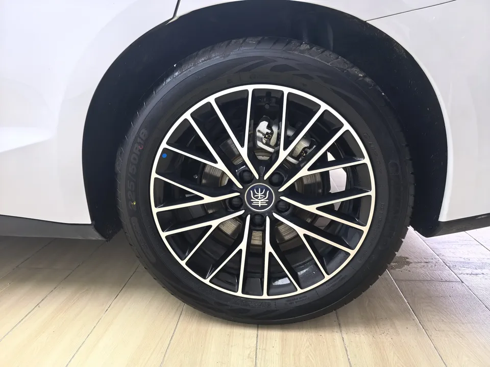 BYD Qin L DM Qin L DM 2024 DM-i 120KM Excellence 2025 — thumbnail 3