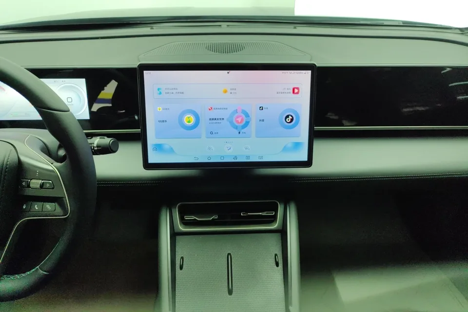 BYD Qin L DM Qin L DM 2024 DM-i 120KM Leading Type 2024 — thumbnail 4