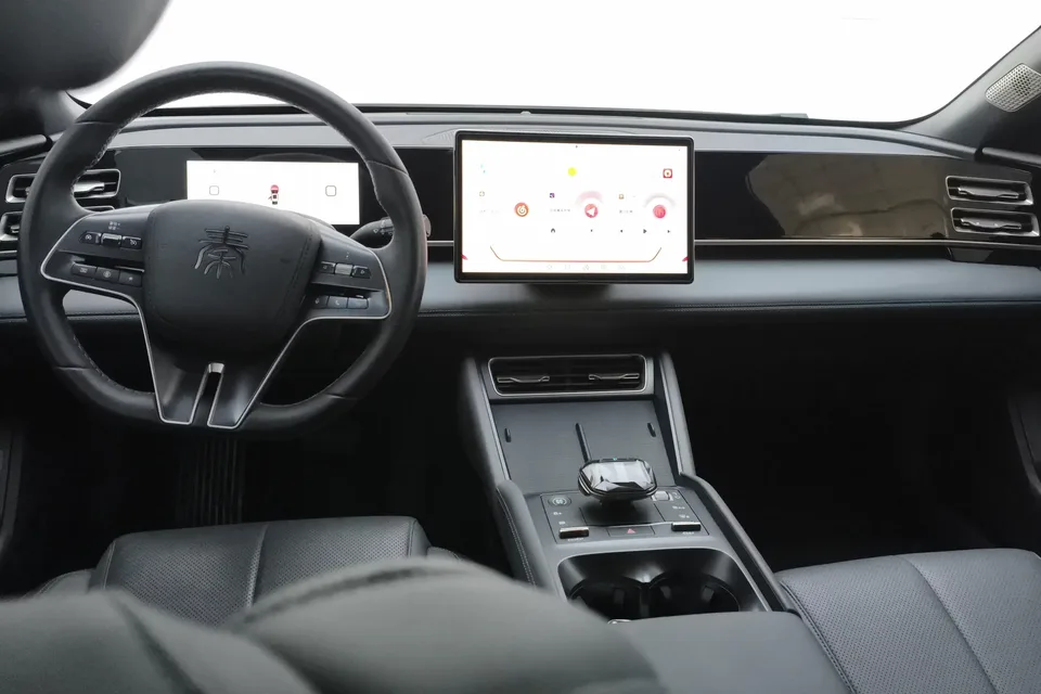 BYD Qin L DM Qin L DM 2024 DM-i 120KM Leading Type 2025 — thumbnail 4
