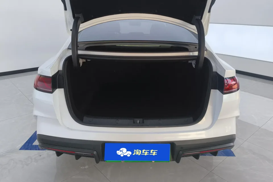 BYD Qin L DM Qin L DM 2024 DM-i 120KM Leading Type 2025 — thumbnail 5