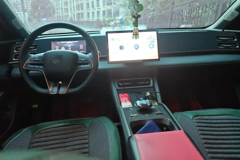 BYD Qin L DM Qin L DM 2024 DM-i 120KM Leading Type 2025 — thumbnail 4