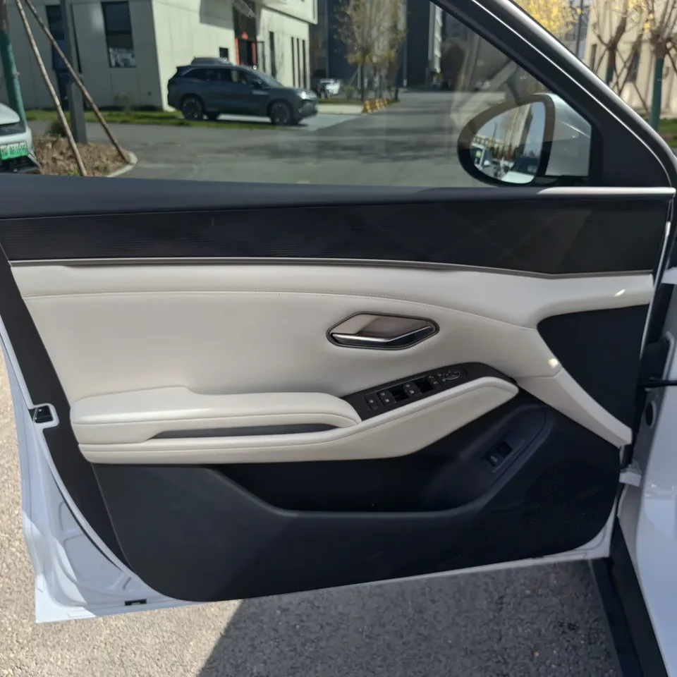 BYD Qin L DM Qin L DM 2024 DM-i 120KM Leading Type 2024 — thumbnail 4