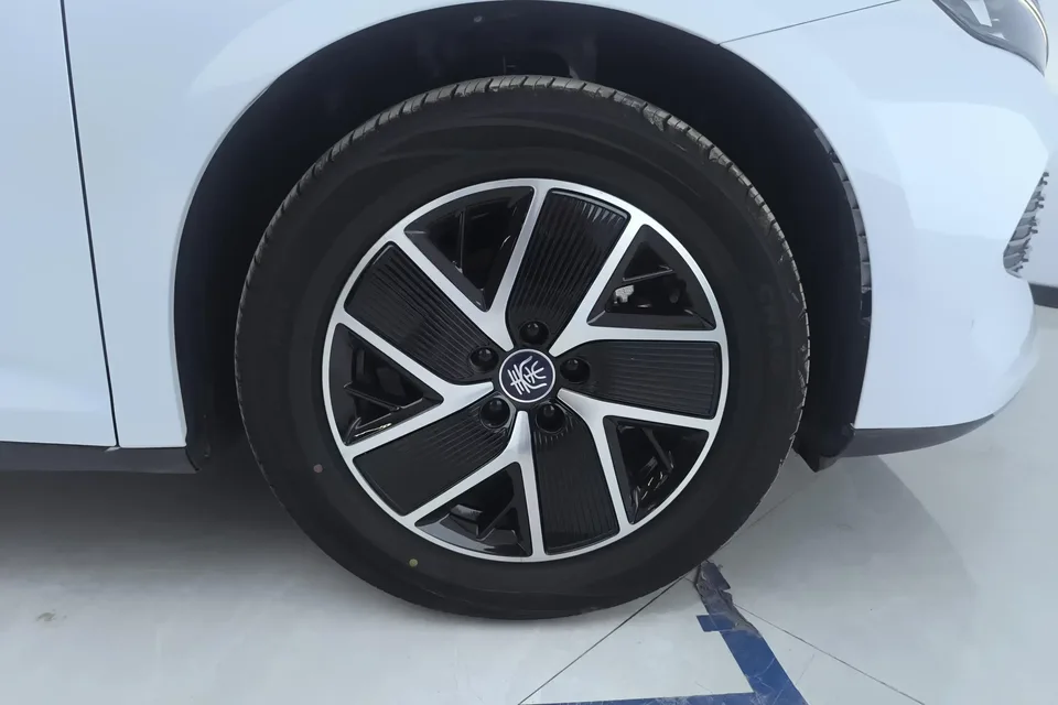 BYD Qin L DM Qin L DM 2024 DM-i 120KM Leading Type 2024 — thumbnail 3