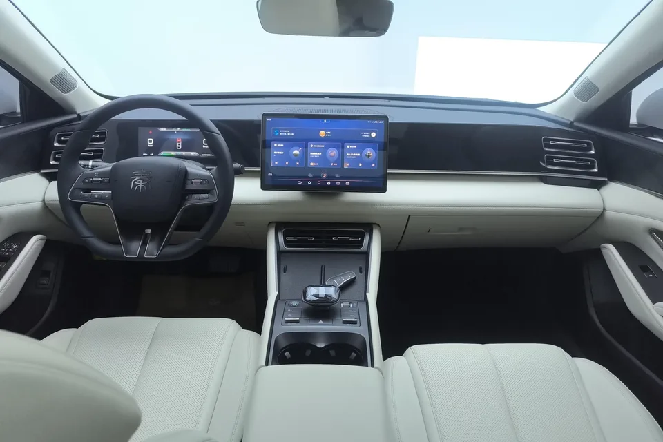 BYD Qin L DM Qin L DM 2024 DM-i 120KM Leading Type 2024 — thumbnail 4