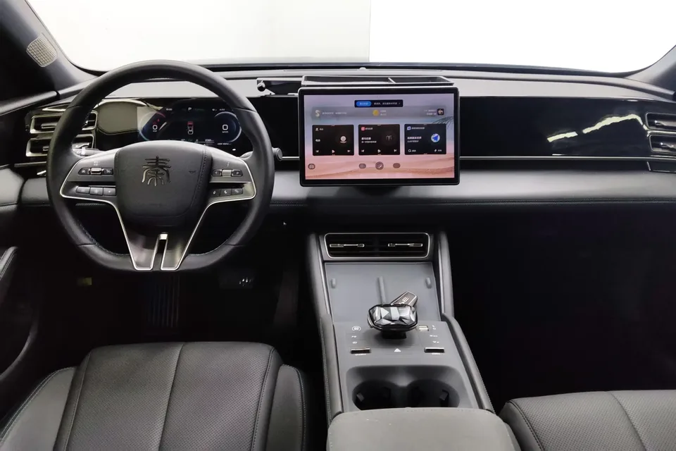 BYD Qin L DM Qin L DM 2024 DM-i 120KM Leading Type 2025 — thumbnail 4