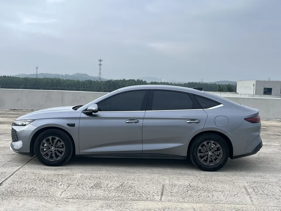BYD Qin L DM Qin L DM 2025 DM-i 80KM Intelligent Driving Edition 2025 — thumbnail 4