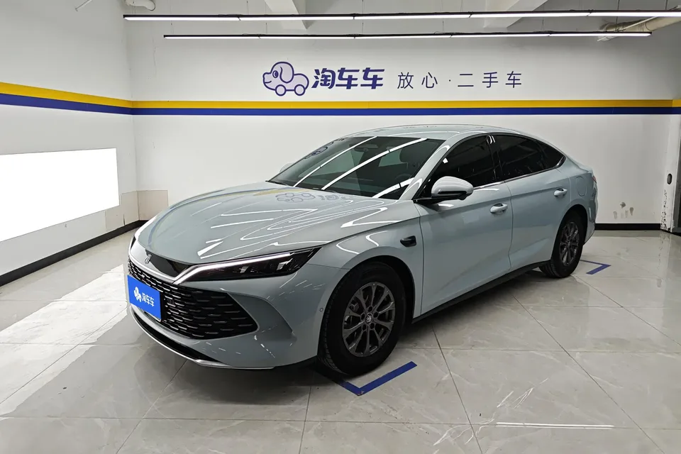 BYD Qin L DM Qin L DM 2025 Intelligent Driving Edition DM-i 80KM Leading Edition 2025 — photo 1, buy with delivery to Moscow
