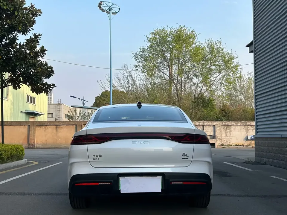 BYD Qin L DM Qin L DM 2025 DM-i 120KM Intelligent Driving Edition 2025 — миниатюра 2