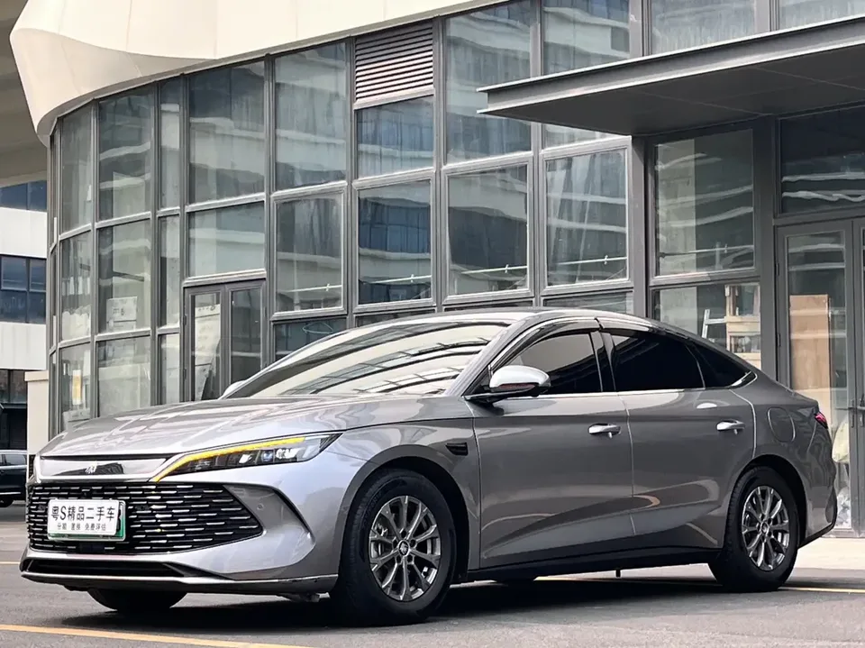 BYD Qin L DM Qin L DM 2025 Intelligent Driving Edition DM-i 80KM Leading Edition 2025 — photo 1, buy with delivery to Moscow