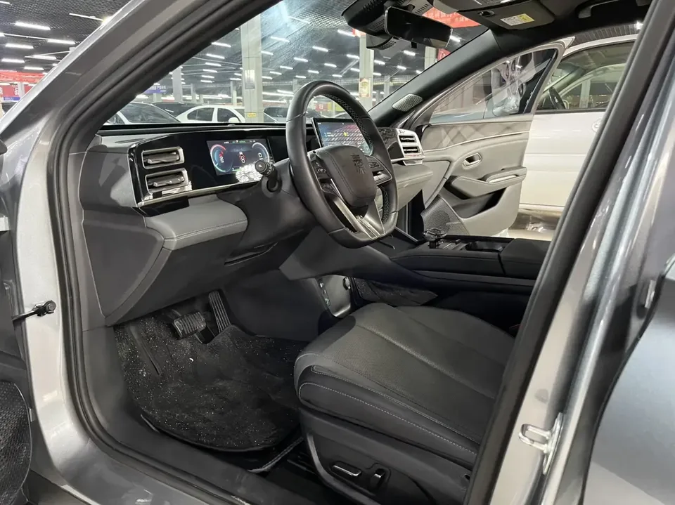 BYD Qin L DM Qin L DM 2024 DM-i 80KM Beyond 2024 — миниатюра 3