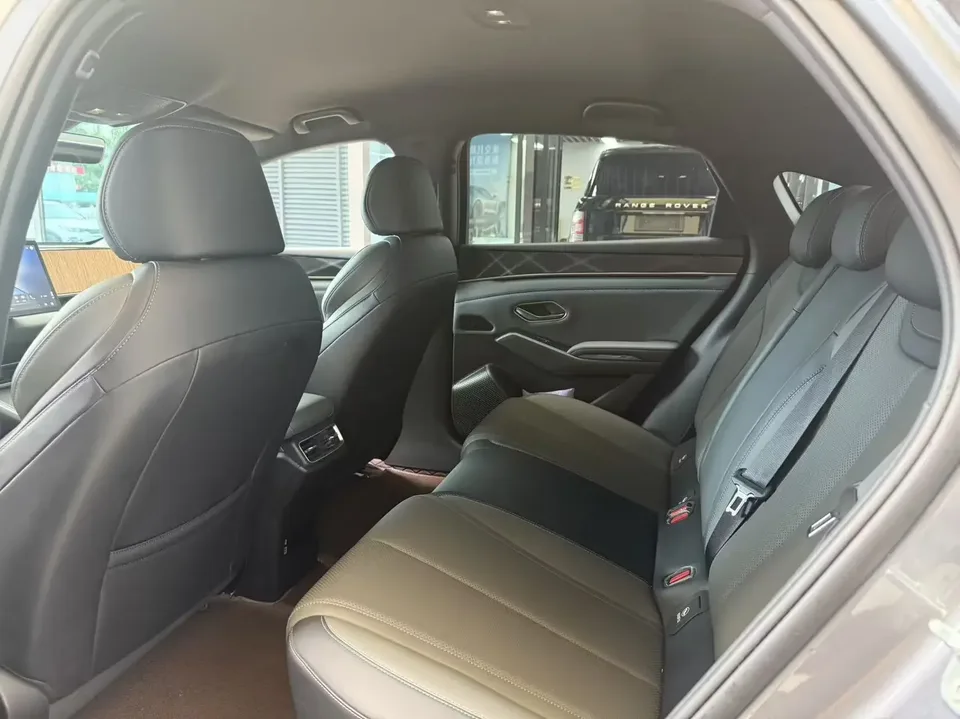 BYD Qin L DM Qin L DM 2025 DM-i 80KM Intelligent Driving Edition 2025 — миниатюра 3