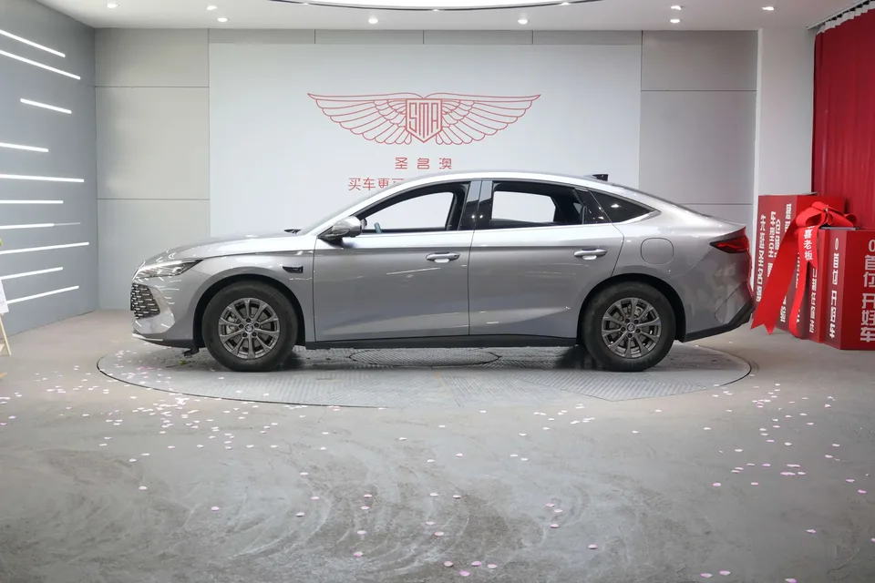 BYD Qin L DM Qin L DM 2025 Intelligent Driving Edition DM-i 80KM Leading Edition 2025 — photo 1, buy with delivery to Moscow