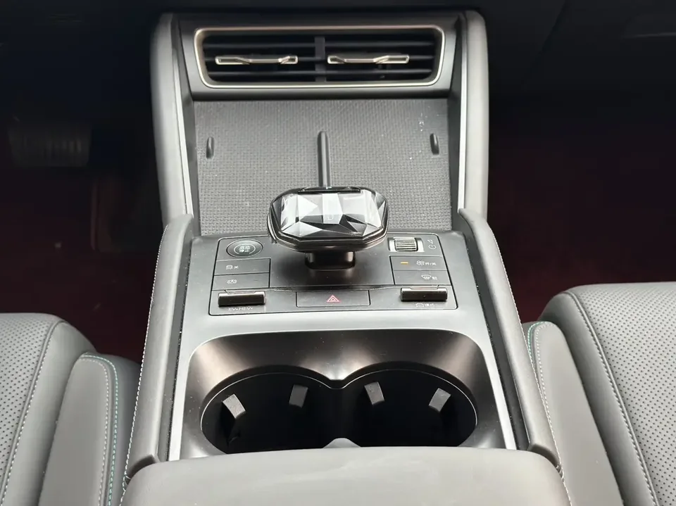 BYD Qin L DM Qin L DM 2024 DM-i 80KM Beyond 2024 — миниатюра 4