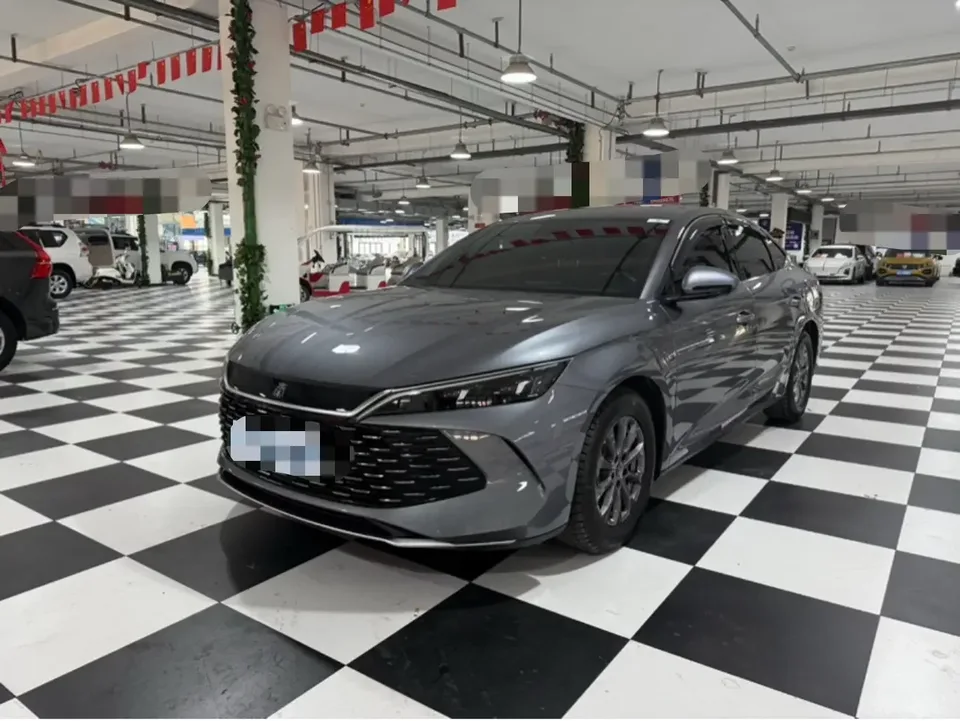 BYD Qin L DM Qin L DM 2024 DM-i 80KM Leading Type 2025 — photo 1, buy with delivery to Moscow