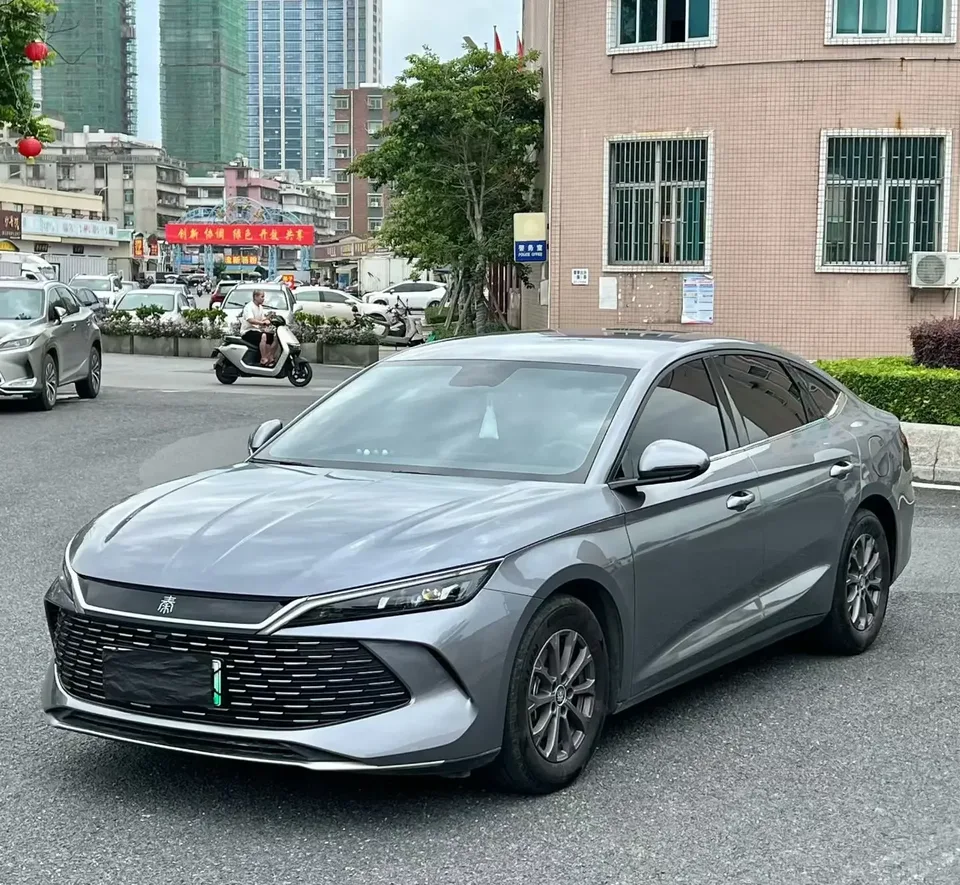 BYD Qin L DM Qin L DM 2024 DM-i 80KM Leading Type 2025 — photo 1, buy with delivery to Moscow