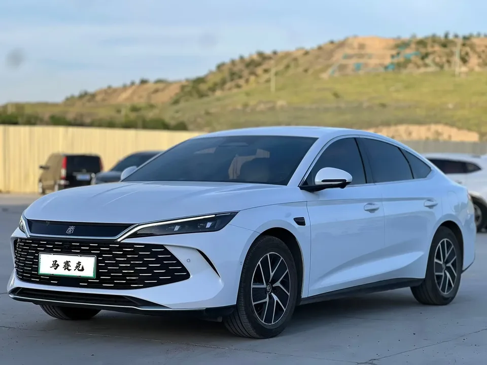 BYD Qin L DM Qin L DM 2025 Intelligent Driving Edition DM-i 120KM Leading Edition 2025 — photo 1, buy with delivery to Moscow