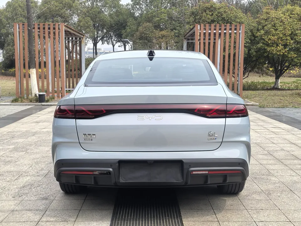 BYD Qin L DM Qin L DM 2025 DM-i 120KM Intelligent Driving Edition 2025 — thumbnail 2