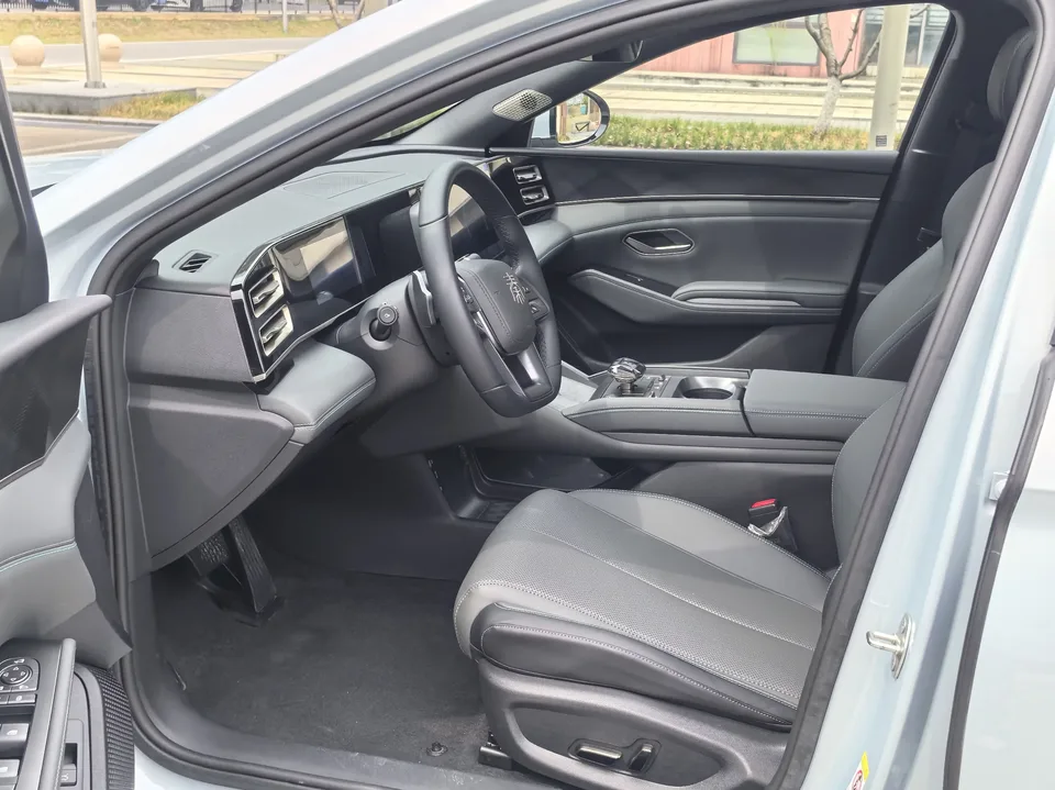 BYD Qin L DM Qin L DM 2025 DM-i 120KM Intelligent Driving Edition 2025 — thumbnail 4
