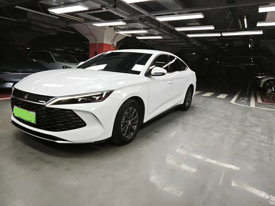 BYD Qin L DM Qin L DM 2024 DM-i 80KM Leading Type 2025 — photo 1, buy with delivery to Moscow