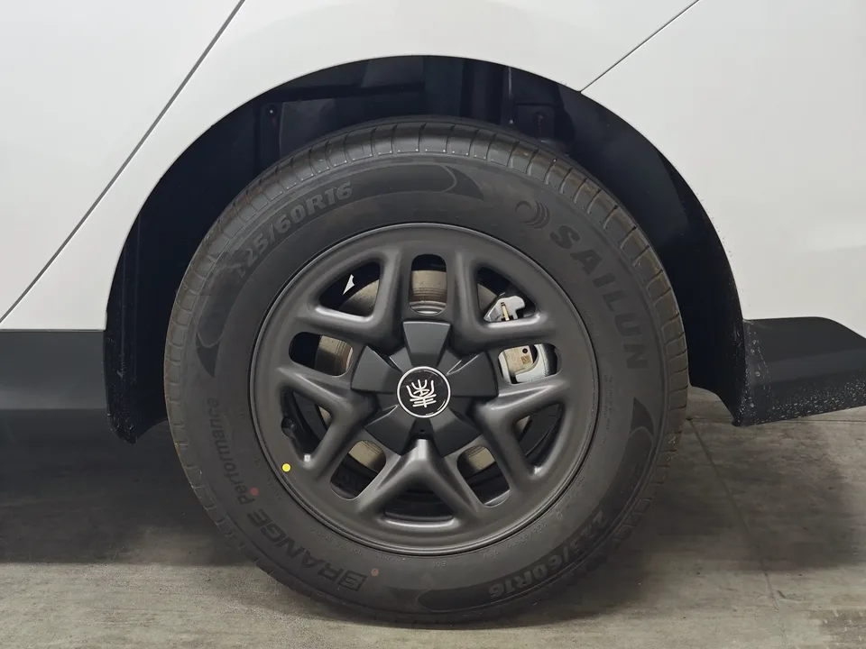 BYD Qin PLUS DM Qin PLUS DM 2025 DM-i Intelligent Driving Version 128KM Progressive 2026 — thumbnail 3