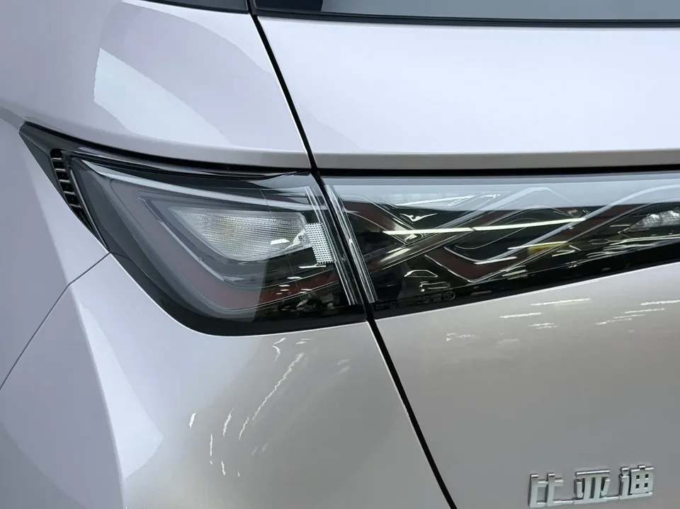 BYD Dolphin dolphin 2025 420KM Free Edition 2025 — thumbnail 4