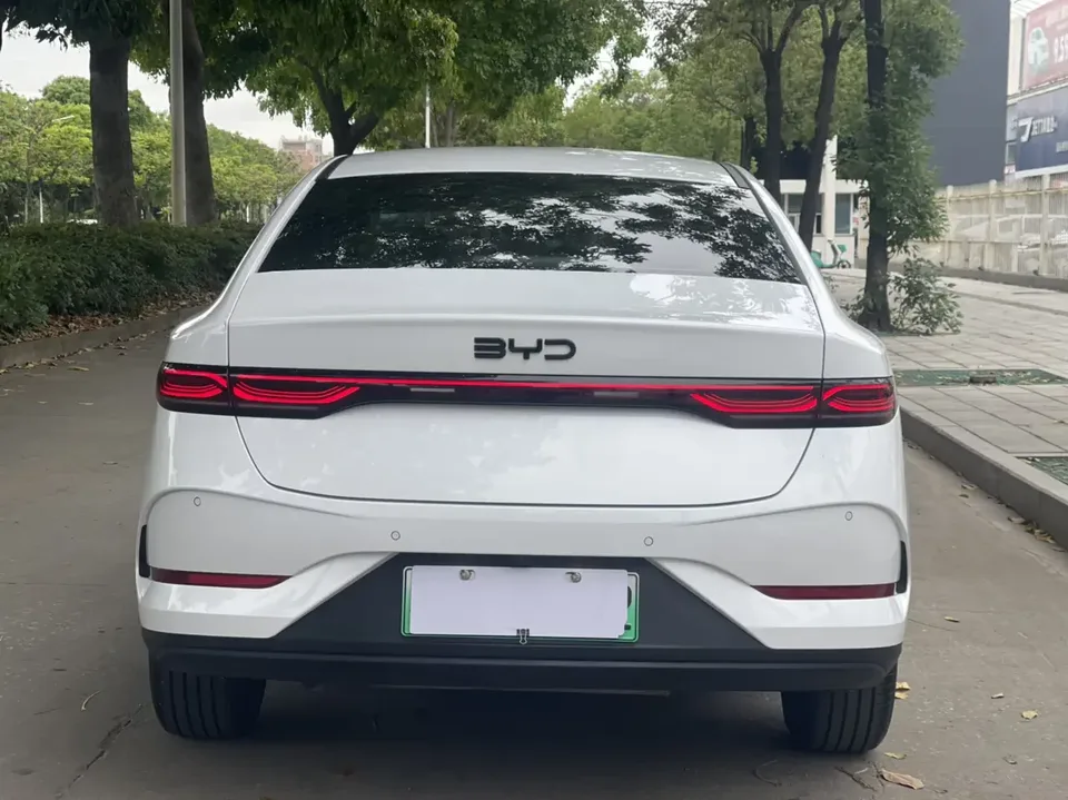 BYD Qin PLUS DM Qin PLUS DM 2025 DM-i 55KM Intelligent Driving Edition Leading Edition 2025 — миниатюра 2