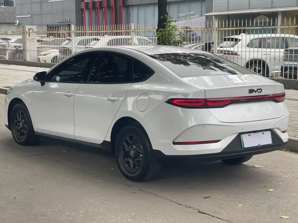 BYD Qin PLUS DM Qin PLUS DM 2025 DM-i 55KM Intelligent Driving Edition Leading Edition 2025 — миниатюра 4