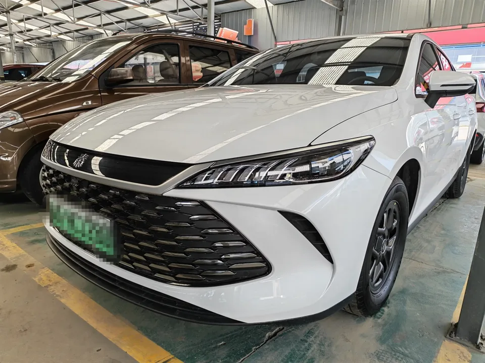 BYD Qin PLUS DM Qin PLUS DM 2025 DM-i Intelligent Driving Version 128KM Progressive 2026 — photo 1, buy with delivery to Moscow