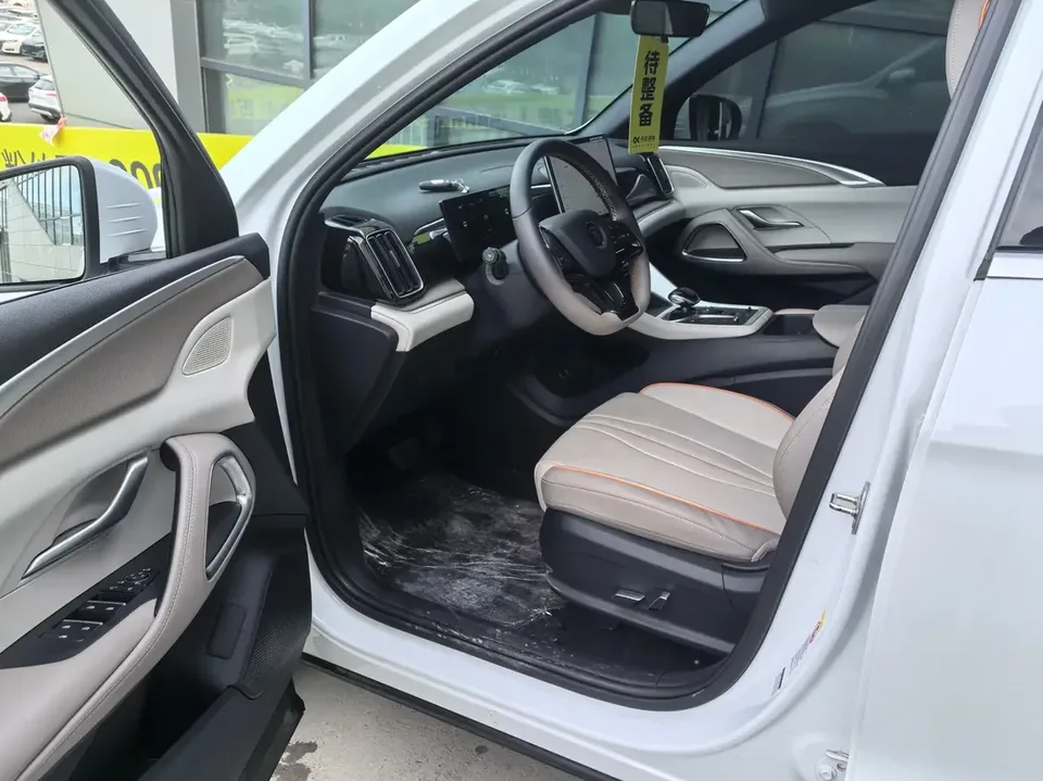 BYD Song Pro DM Song Pro DM 2024 DM-i Glory Edition 71km Surpassing Type 2026 — миниатюра 5
