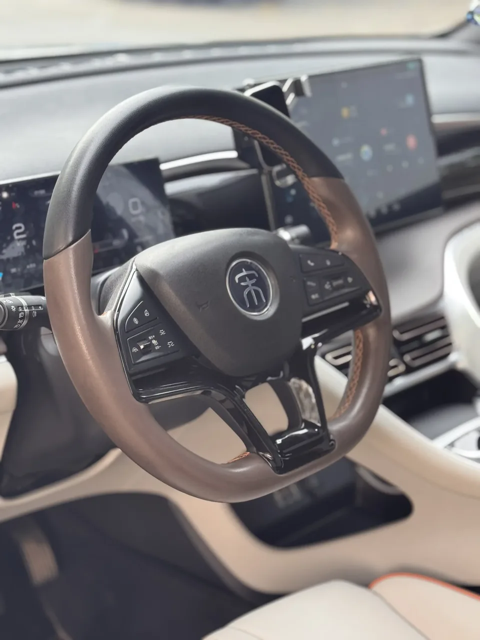 BYD Song Pro DM Song Pro DM 2023 DM-i Champion Edition 110km Overtaking Type 2023 — миниатюра 4