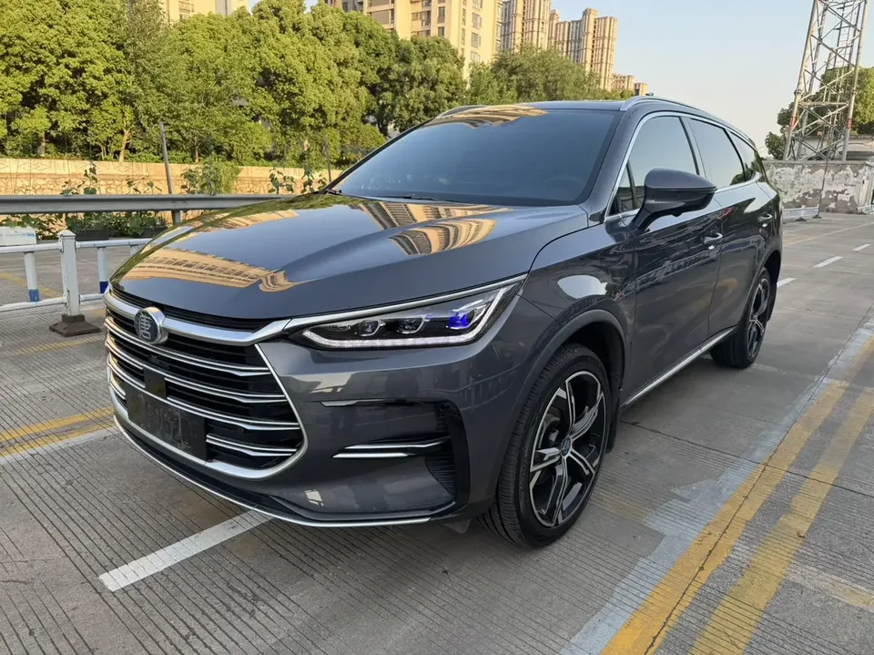 BYD Tang DM Tang DM 2021 DM-i 1.5T 112KM Premium 2022 — photo 1, buy with delivery to Moscow