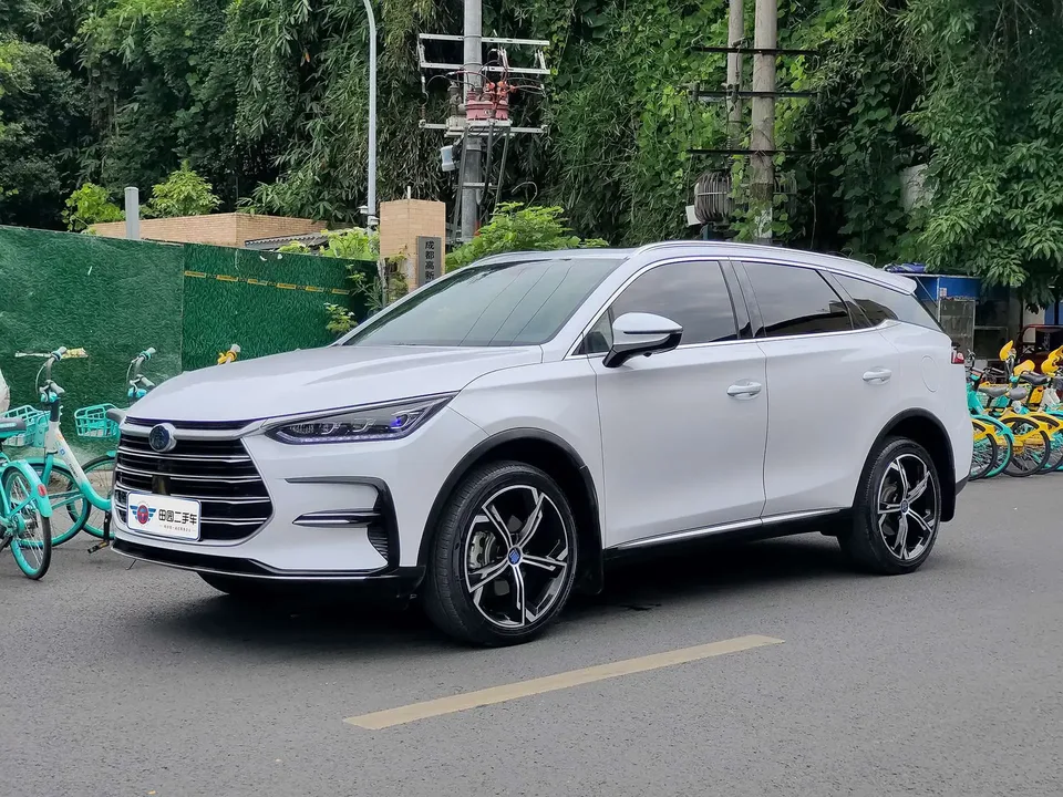 BYD Tang DM Tang DM 2021 DM-i 1.5T 112KM Premium 2022 — photo 1, buy with delivery to Moscow