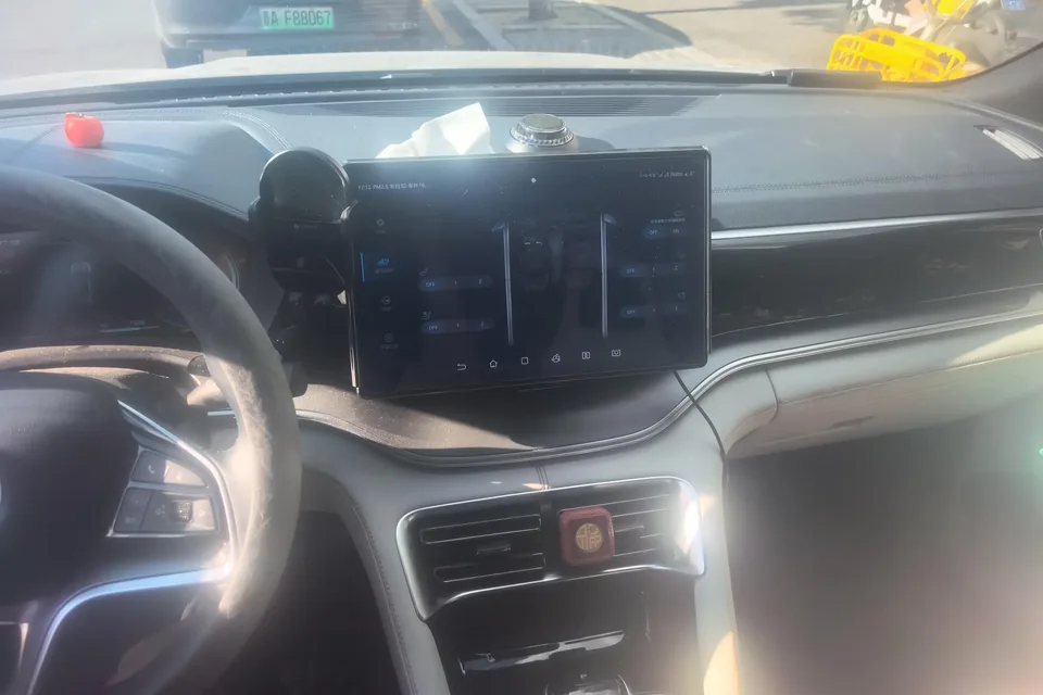 BYD Song PLUS DM Song PLUS DM 2021 DM-i 110KM 2WD Flagship PLUS 5G Edition 2023 — thumbnail 4