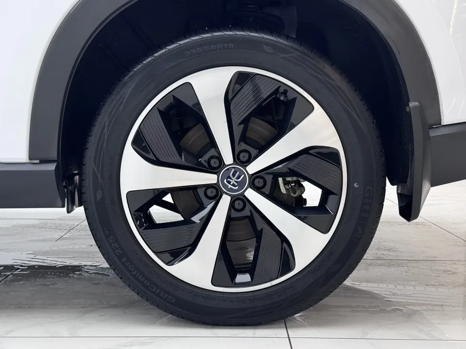 BYD Song PLUS DM Song PLUS DM 2021 DM-i 51KM 2WD Premium Edition 2022 — thumbnail 3