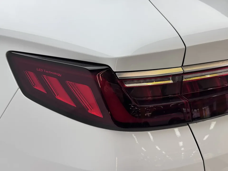 BYD Song PLUS DM Song PLUS DM 2021 DM-i 51KM 2WD Premium Edition 2022 — thumbnail 4